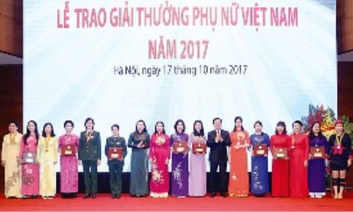 Xây dựng đội ngũ cán bộ nữ trong chiến lược cán bộ của Đảng ta hiện nay